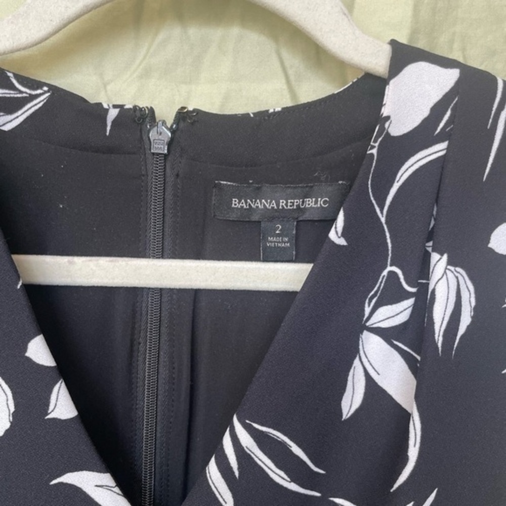 Banana Republic Floral Shift Dress - Picture 2 of 7